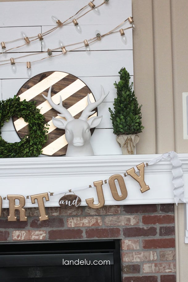Gold-Christmas-Mantel-Idea