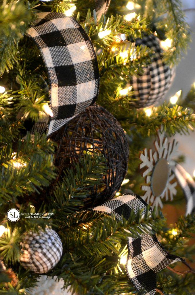 Black And White Plaid Christmas Tree