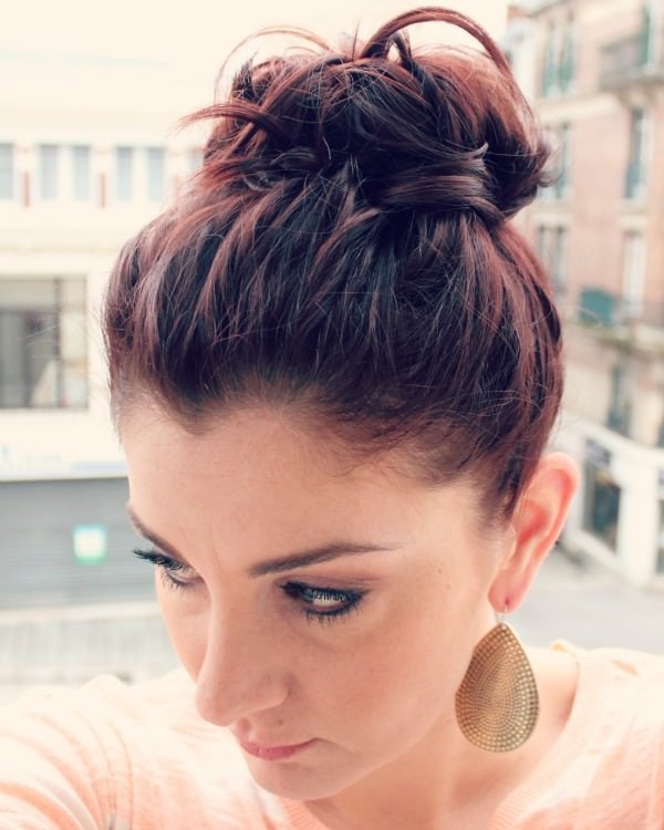 15 Easy Messy Bun Tutorials & Quick Updo Hairstyles ...